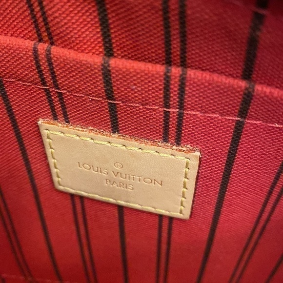 𝅺LOUIS Vuitton Pochette in Cherry. EXCELLENT CONDITION. - Picture 5 of 5